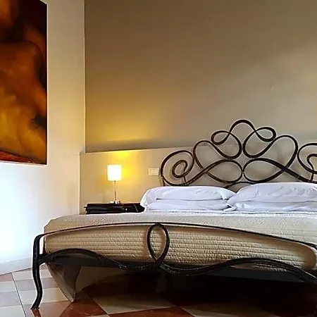 La Corte Dei Sogni לינה וארוחת בוקר 4*